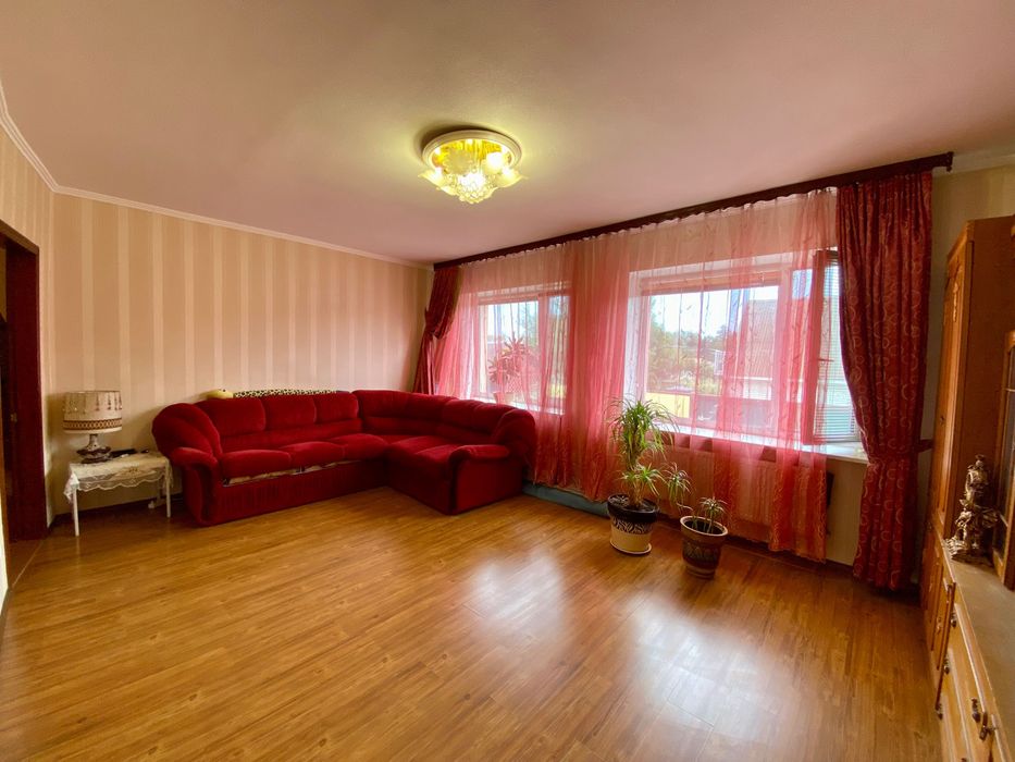 Продаж будинку в Борисполі, вул. Братуся — 322 м² на ділянці 6 соток
