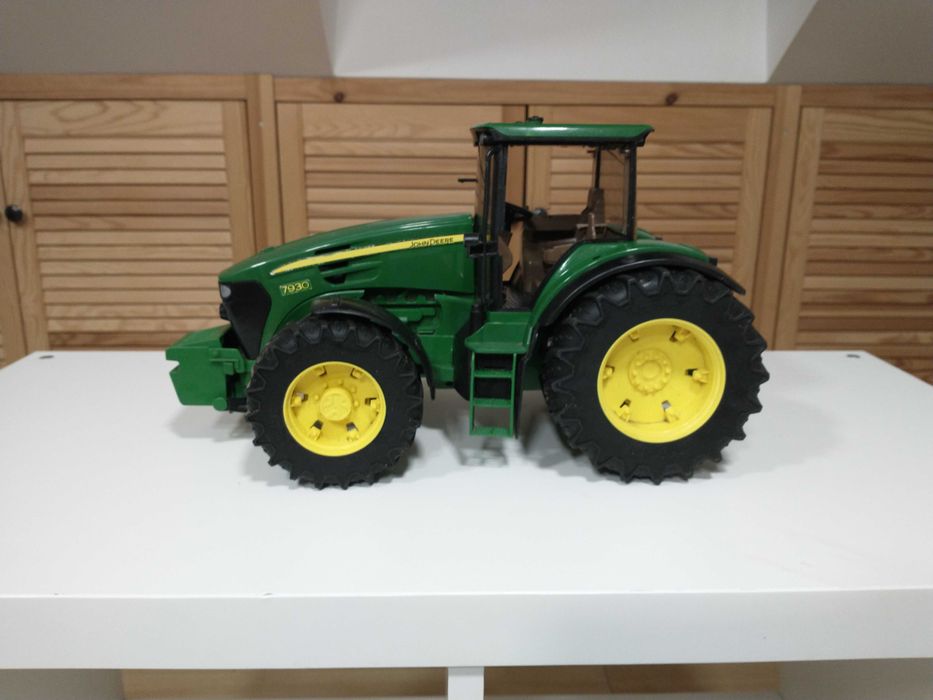 John Deere 7930 traktor / ciągnik Bruder