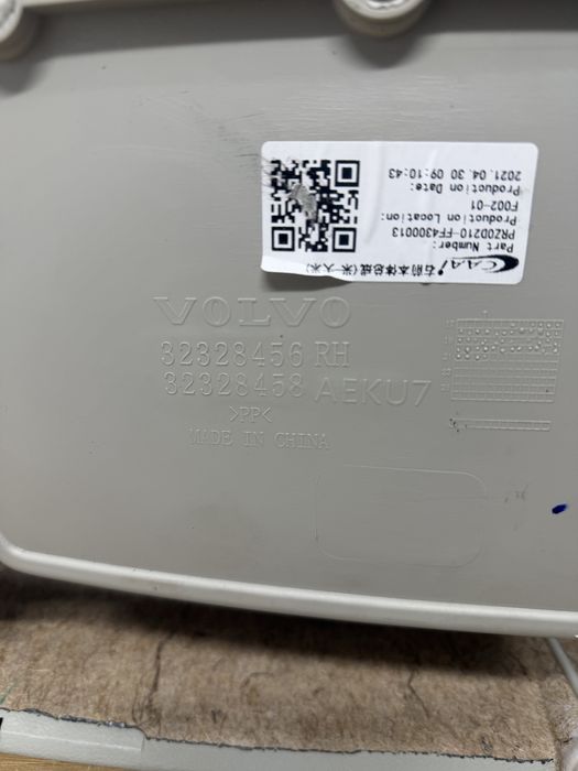 Boczek drzwi prawy przod Volvo XC60 II, kompletny, Europa