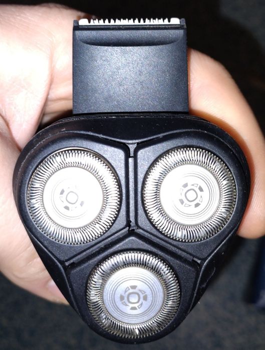 Продам електро бритву Philips
