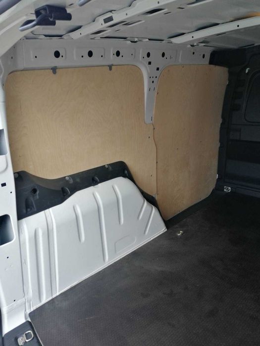 Zabudowa busa VW Caddy L2H1