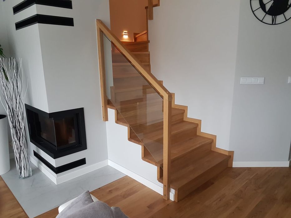 Schody dębowe z balustradą szklaną Wycena Gratis !