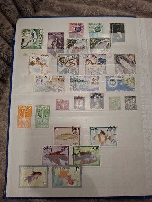 Klaser, różne kraje, bardzo dobry stan 16 stron