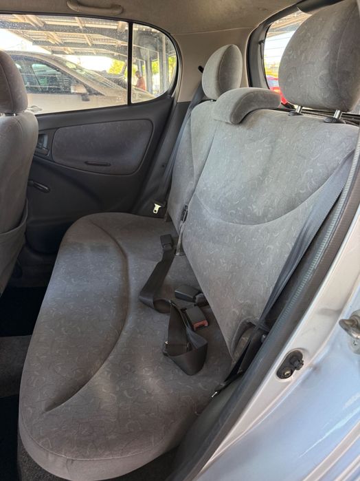 Toyota Yaris 1.0  - Estimado - 124 mil klms - Revisao - Pneus novos - Pintura nova
