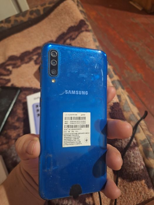 Продам телефон Samsung A50