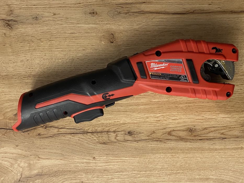 Аккумуляторный труборез для медных труб Milwaukee C12 PC-0 (2471-20)