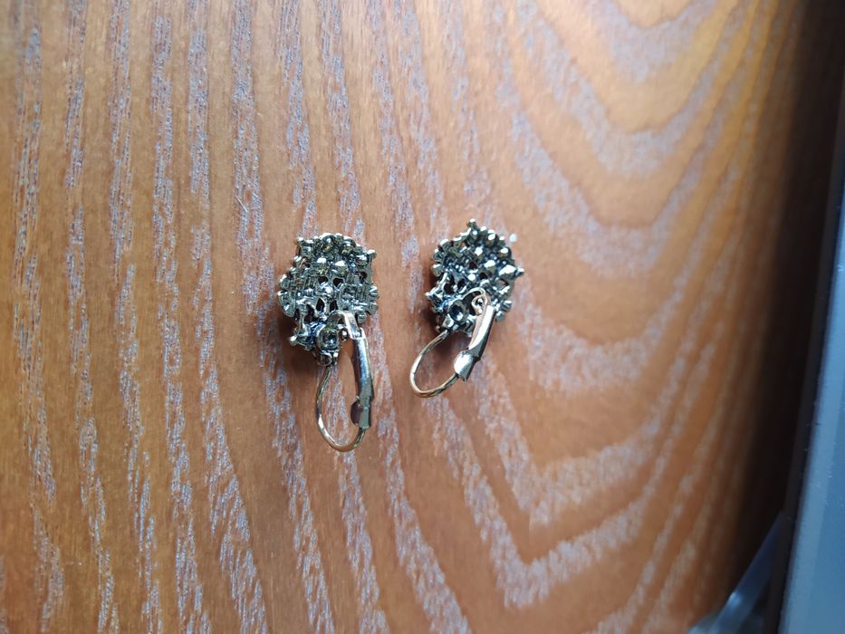 Brincos dourados com brilhantes NOVOS