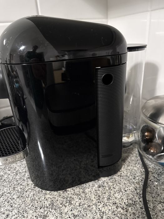 Maquina nespresso vertuo plus delux black C