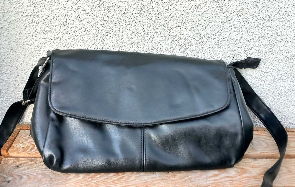 torebka damska czarna na ramię