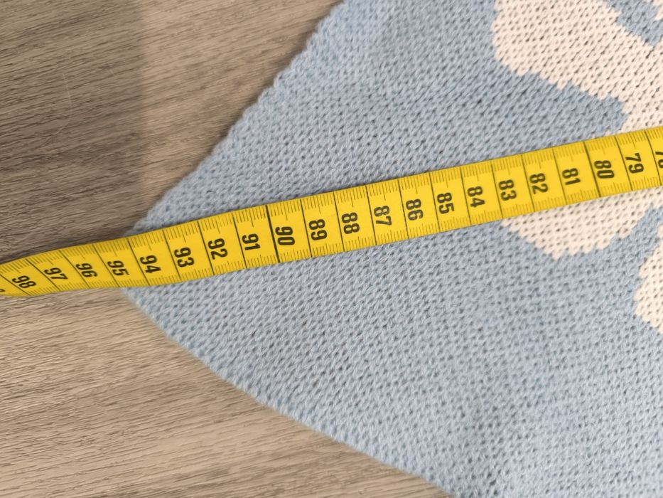 Asymetryczny sweter z kwiatowym wzorem oversize