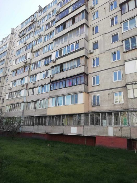 5-к на першому пов 100,3 м.кв. Харківський масив вул Тростянецька 6 ж