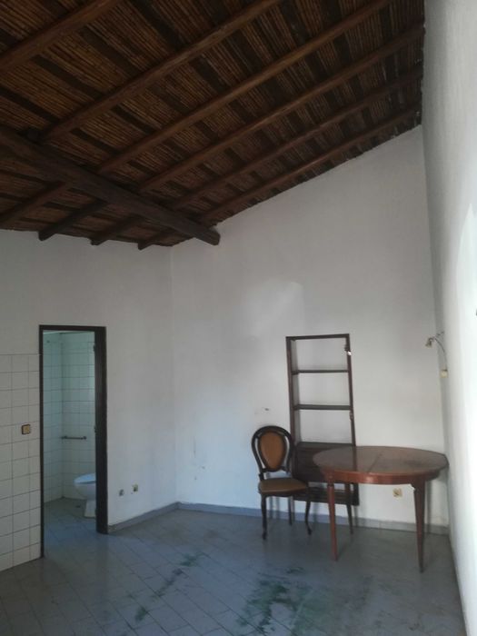 Moradia T5 Térrea c/ Jardim + 2 Lojas no Centro de Algoz