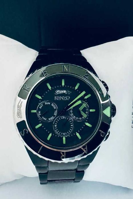 Unikatowy zegarek Kenzo na czarnym metalowym pasku