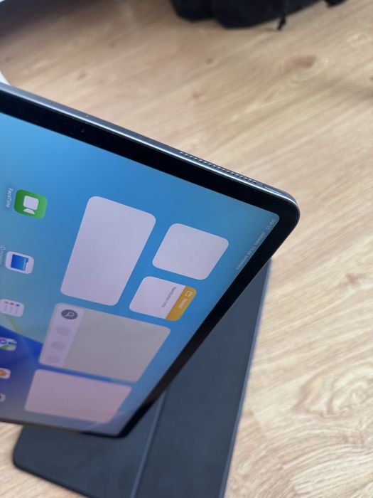 Ipad 4 Geração Pro de 128gb 12,9” com Teclado da Apple