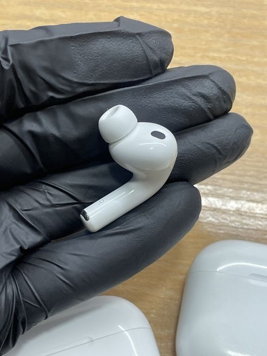 Правый наушник AirPods Pro 3