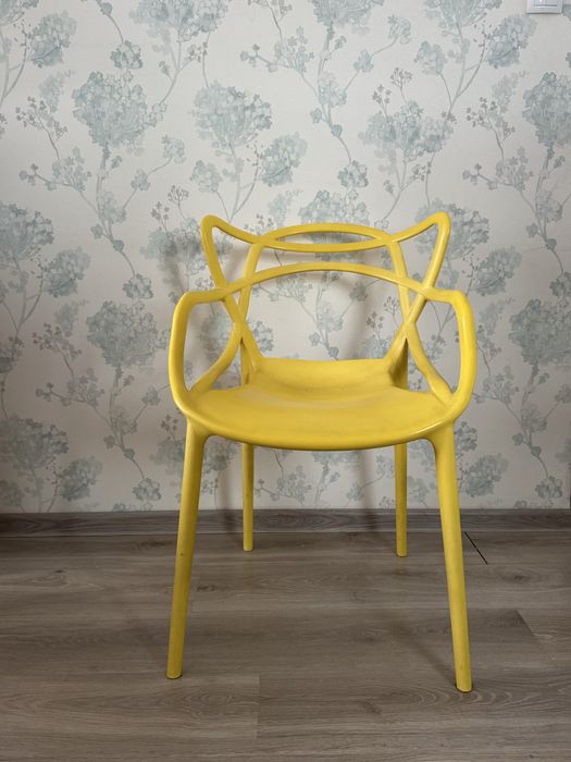 Komplet 4 krzeseł w stylu kartell