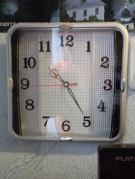 Продам часы настенные.