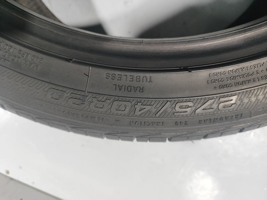 2 pneus semi novos 275-40R20 Good Year - Oferta dos portes