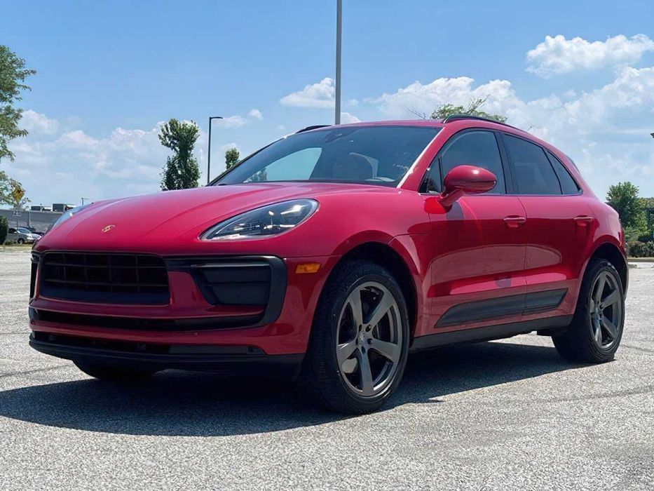 Porsche Macan      2022