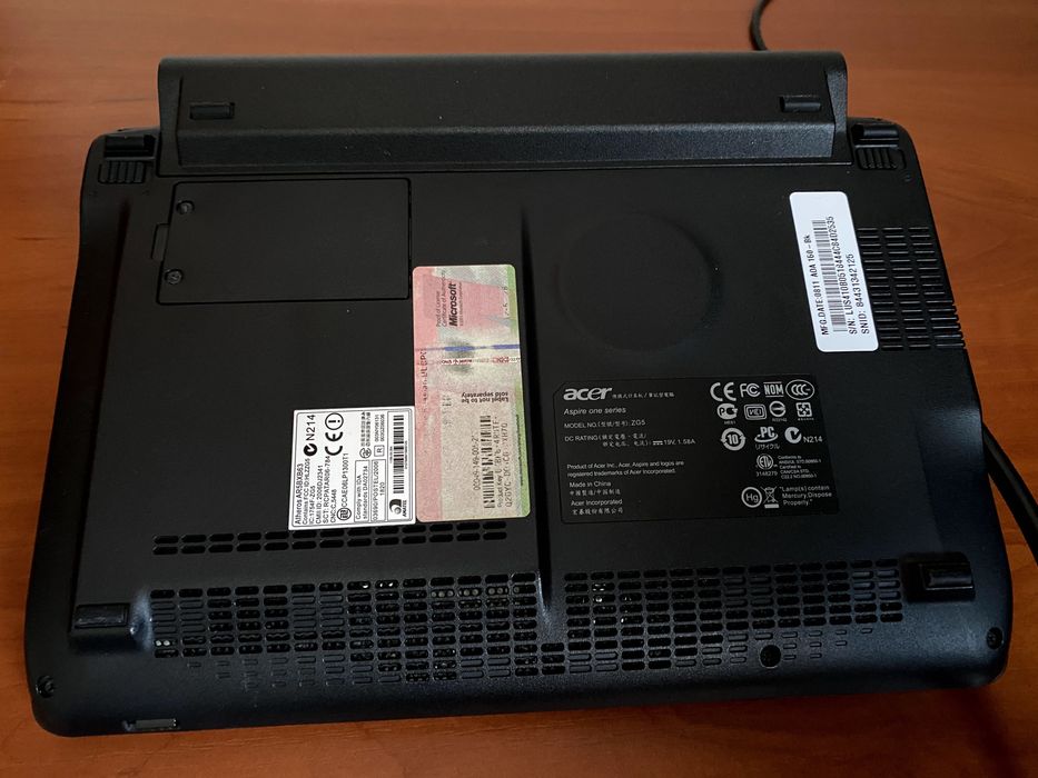 Acer Aspire One ZG5 (AOA150bk) ( 8.9", Intel Atom N270, 1,5 ГБ ОЗУ, все працює)