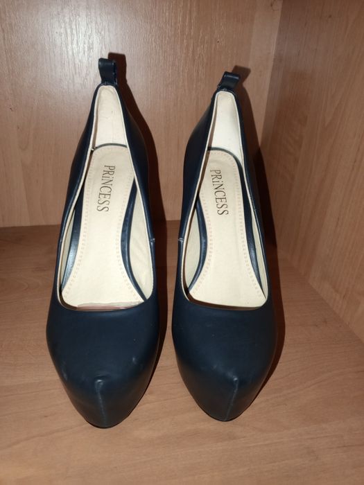 Продам Лабутени  із шкіри