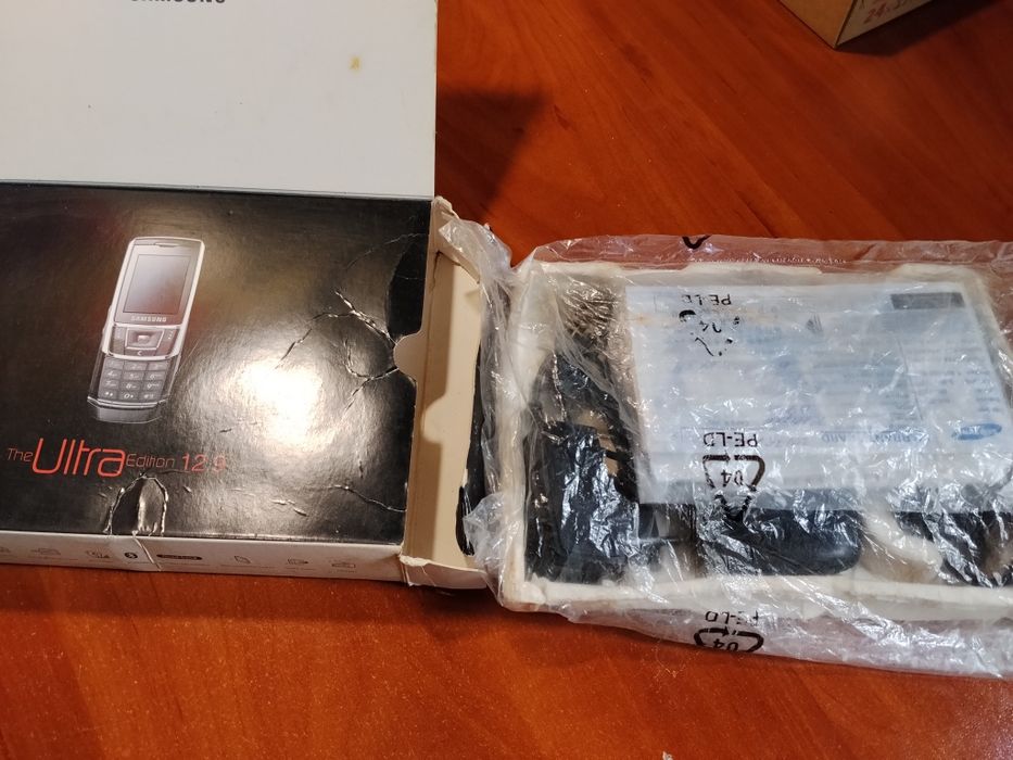 колекційний Samsung SGH D900i