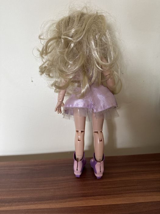 4 Bonecas Barbie / disney usadas