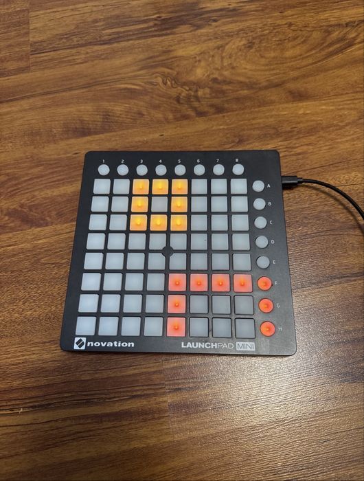 Лаунчпад Novation Launchpad Mini MK1