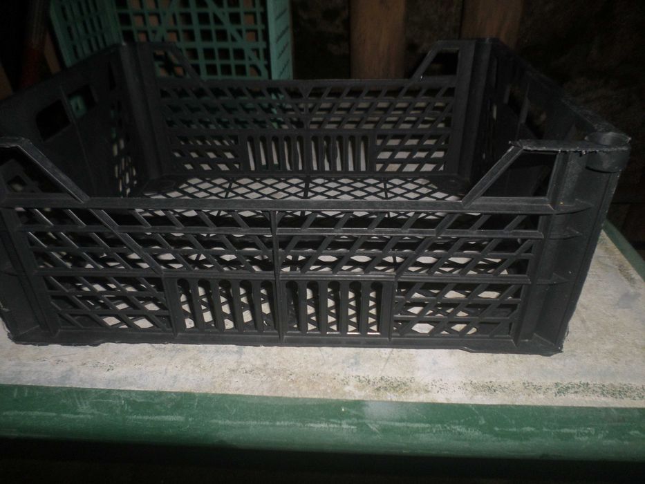 10 cx plasticas  pretas / resistentes