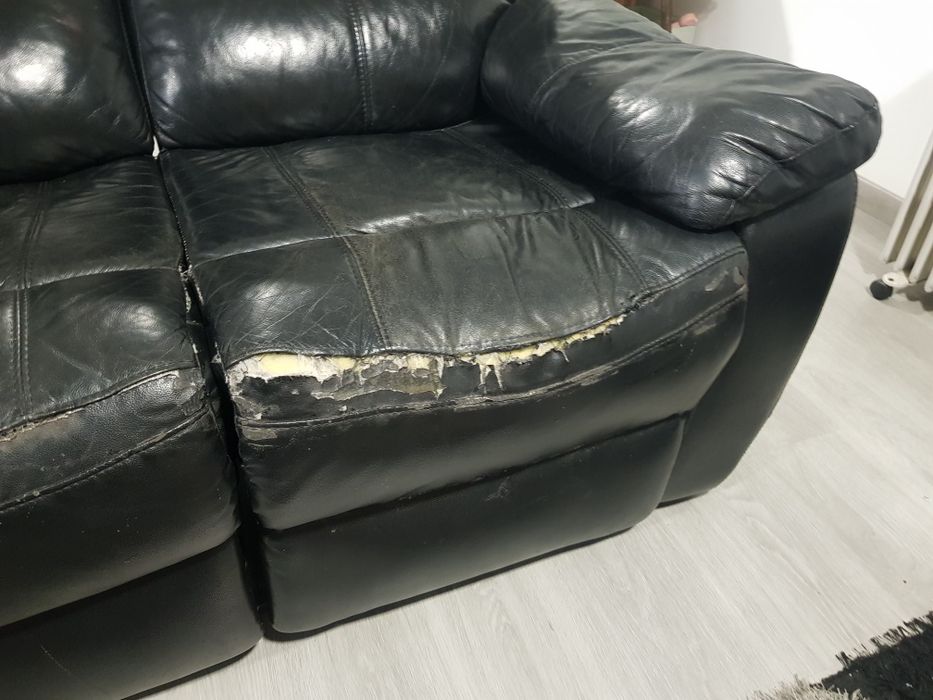 Sofá preto em pele