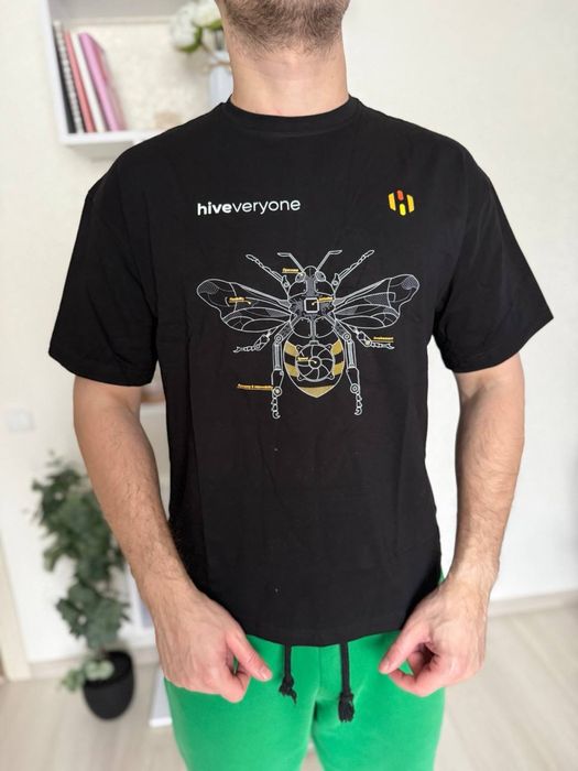 Два худі + дві футболки. Нові.