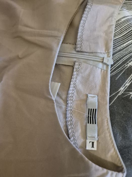 Бежева сукня плаття з крутими рукавами