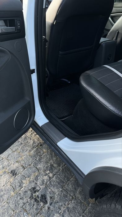 Продам білий кроссовер Ford Kuga