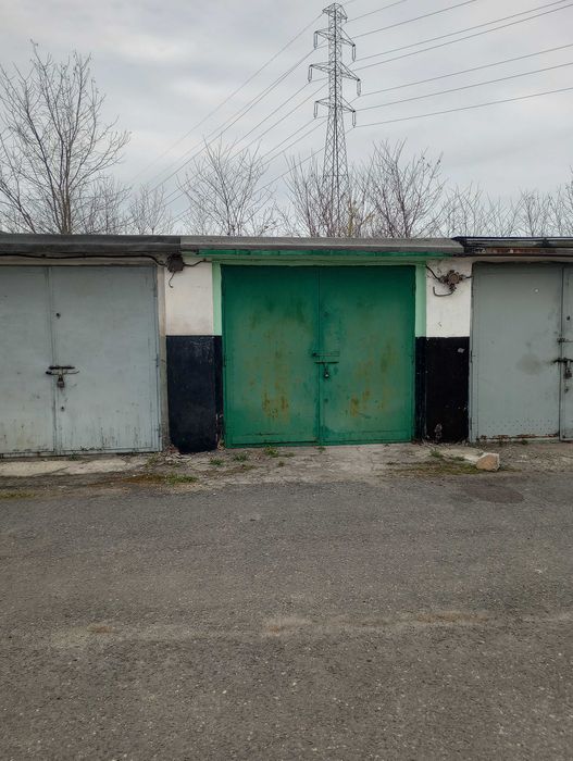 Wynajmę Garaż z Prądem i Kanałem Bytom ul.Piłkarskaa