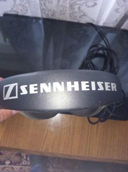 Продам наушники Sennheiser 555