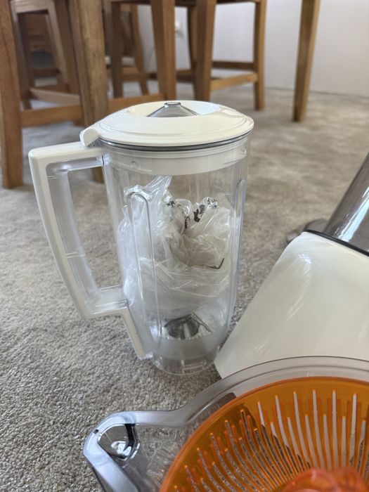 Bosch MUM6 1000W robot kuchenny + blender + szatkownica + wyciskarka + lody