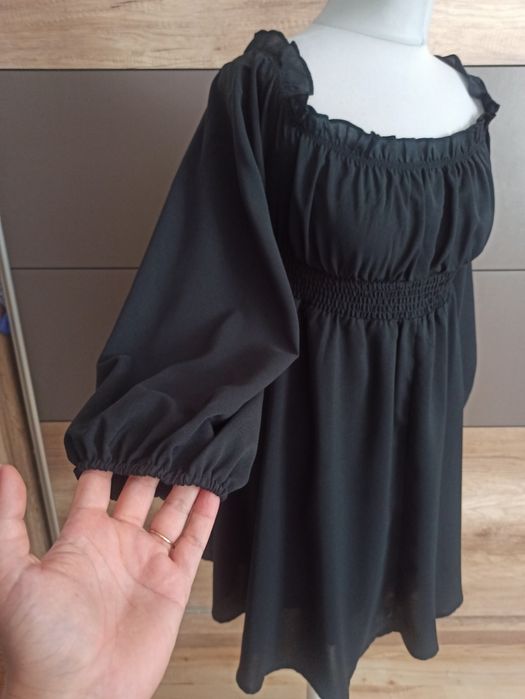 Czarna sukienka hiszpanką r. 42/44