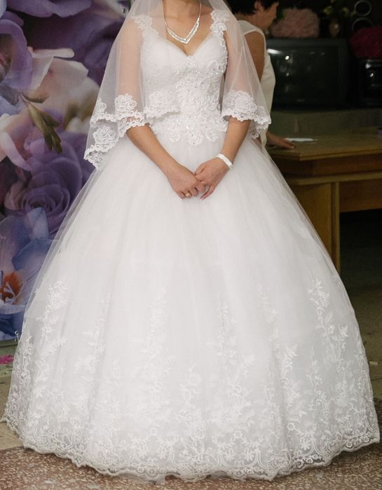 Шикарна весільна сукня