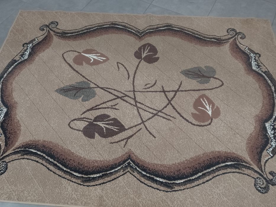 Sprzedam fajny dywanik 255x180 cm.