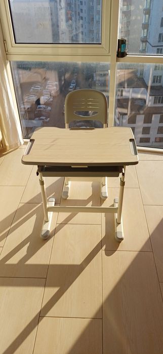 Дитяча шкільна парта