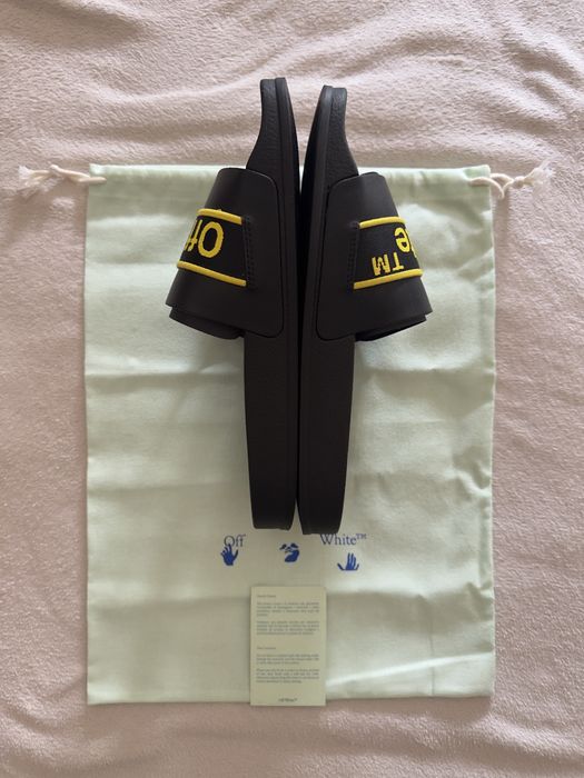 Chinelos Off-White (Tamanho 42)