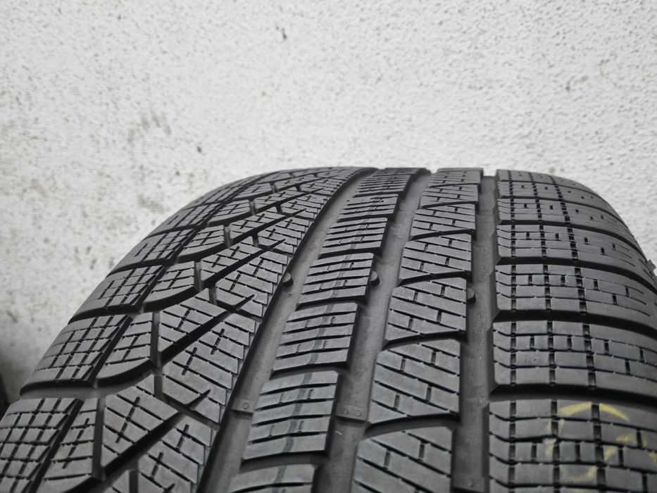 275/40/19 105H Pirelli Pzero Winter * MO D.2724