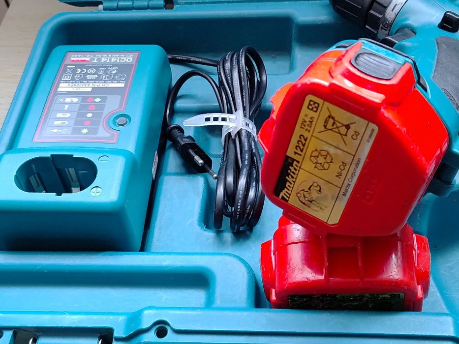 Wiertarko-wkrętarka Makita 6271D. Stan techniczny bdb, sprawne baterie