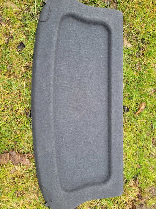 Задня полиця автомобіля TOYOTA COROLLA