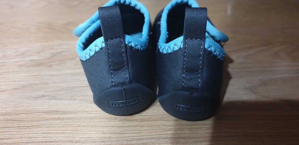 Sapatilhas Decathlon T23 como novas