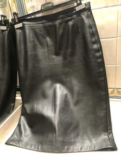 Saia em pele genuína, preta, da marca MJ.