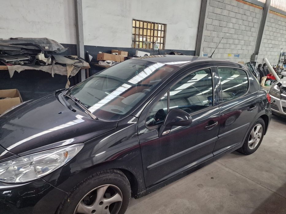 Peugeot 207 motor 1400 HDi muito económico selo barato nada a fazer
