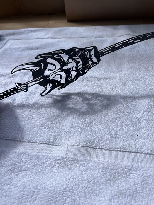 Decoração de Parede Samurai Oni com Katana – Metal