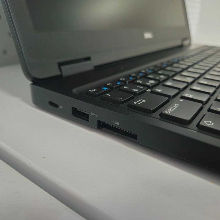 Ноутбук Dell Latitude 5580 i5-7300U/8/256SSD ноутбук Дел 8/256 гб!