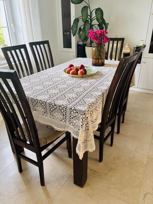 6 krzeseł plus stół gratis!